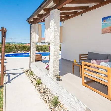 M&m Zadarvillas Villa