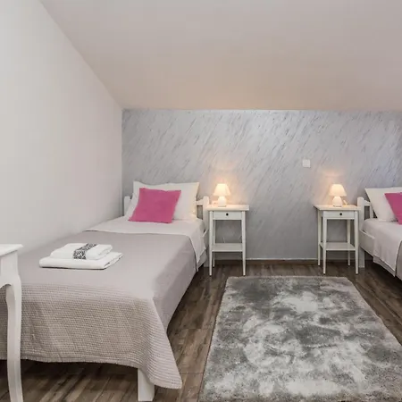 M&m Zadarvillas Villa *