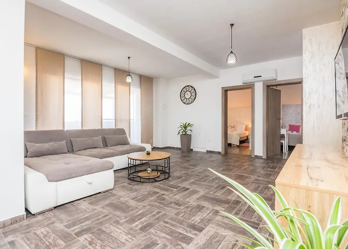 M&m Zadarvillas Villa