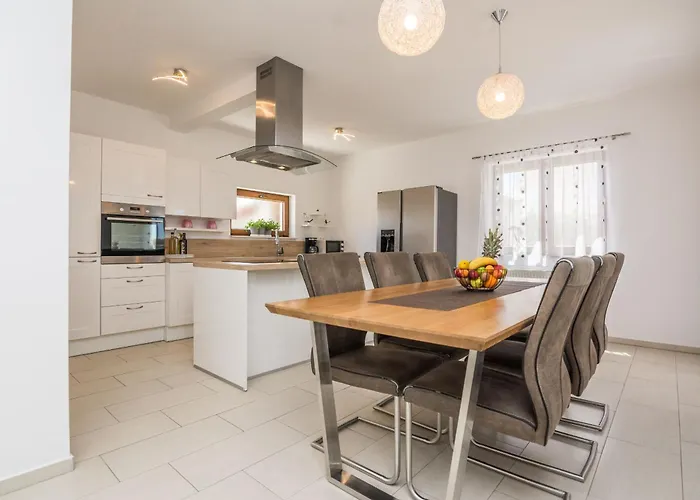 M&m Zadarvillas Villa