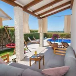 M&m Zadarvillas Villa