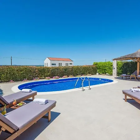 M&m Zadarvillas Villa
