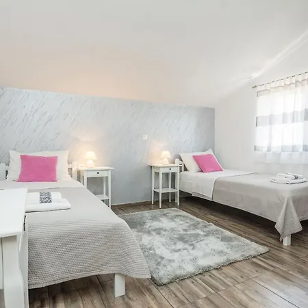 M&m Zadarvillas Villa